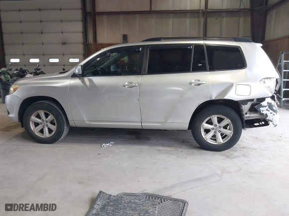 2009 Toyota Highlander with VIN JTEES41A492137521, listed as a IAAI auction lot 40456636 with 110,034 mi miles. Bid and sale history available at carsss.com. Image 15.