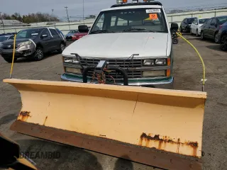 1988 Chevrolet Silverado 1500 with VIN 1GCDK14K8JE202800, listed as a Copart auction lot 53239605 with 186,894 mi miles and Salvage Title. Bid and sale history available at DreamBid. Image 5.