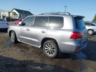 2009 Lexus LX 570 with VIN JTJHY00W894019219, listed as a IAAI auction lot 41744811 with Not Provided miles and . Bid and sale history available at carsss.com. Image 3.