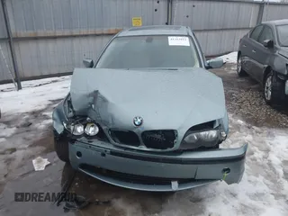 2005 BMW 3 Series 325i with VIN WBAEV33475KW16987, listed as a IAAI auction lot 41353913 with 211,222 mi miles. Bid and sale history available at carsss.com. Image 11.