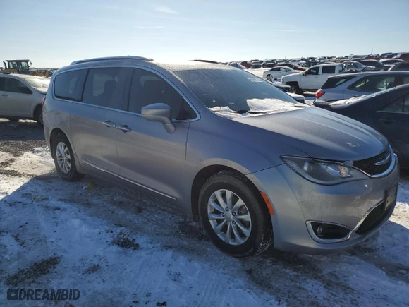 2018 Chrysler Pacifica Touring L with VIN 2C4RC1BG6JR211077, listed as a Copart auction lot 44997245 with NaN miles and Salvage Title. Bid and sale history available at carsss.com. Image 4.