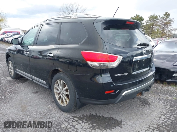 2013 Nissan Pathfinder SV with VIN 5N1AR2MM3DC617315, listed as a IAAI auction lot 42047502 with 197,435 mi miles. Bid and sale history available at carsss.com. Image 3.