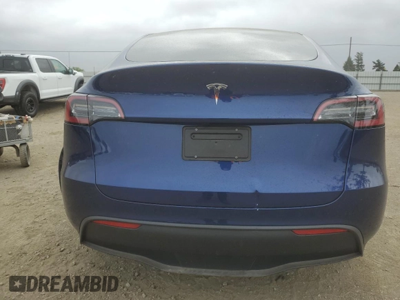 2024 Tesla Model Y with VIN 7SAYGDED3RF118546, listed as a Copart auction lot 56573375 with 4,760 mi miles and Salvage title. Bid and sale history available at DreamBid. Image 6.