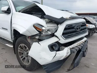 2016 Toyota Tacoma SR5 z VIN 5TFAZ5CN5GX018977, wystawiony jako IAAI lot #42303122 z przebiegiem 99 545 mil mil oraz . Historia ofert i sprzedaży dostępna na DreamBid. Obrazek 6.