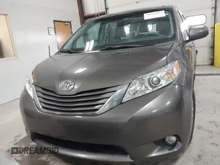 2013 Toyota Sienna XLE AAS with VIN 5TDYK3DC5DS355798, listed as a IAAI auction lot 41884055 with 135,032 mi miles. Bid and sale history available at carsss.com. Image 12.