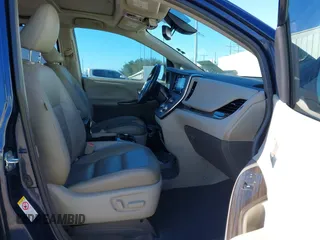 2018 Toyota Sienna XLE Auto Access Seat with VIN 5TDYZ3DC5JS914497, listed as a IAAI auction lot 41206120 with 208,996 mi miles. Bid and sale history available at carsss.com. Image 5.