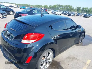 2012 Hyundai Veloster w/Black Int z VIN KMHTC6AD4CU078413, wystawiony jako IAAI lot #42611032 z przebiegiem 142 295 mil mil oraz . Historia ofert i sprzedaży dostępna na DreamBid. Obrazek 4.