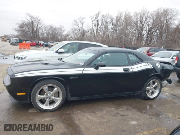 2010 Dodge Challenger R/T Classic z VIN 2B3CJ5DT8AH184131, wystawiony jako IAAI lot #41525482 z przebiegiem 97 143 mil mil oraz . Historia ofert i sprzedaży dostępna na DreamBid. Obrazek 15.