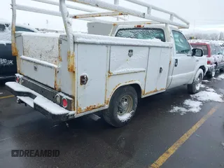 2004 Ford F-250 XL z VIN 1FTNF20LX4EA47085, wystawiony jako IAAI lot #41802914 z przebiegiem 321 759 mil mil oraz . Historia ofert i sprzedaży dostępna na DreamBid. Obrazek 4.