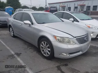 2008 Lexus LS 460 z VIN JTHBL46F985063226, wystawiony jako IAAI lot #42334121 z przebiegiem 199 620 mil mil oraz . Historia ofert i sprzedaży dostępna na DreamBid. Obrazek 1.