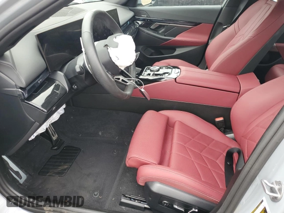 2024 BMW i5 eDrive40 z VIN WBY33FK03RCR20106, wystawiony jako Copart lot #68388554 z przebiegiem Nie podano mil oraz Szkody całkowita. Historia ofert i sprzedaży dostępna na DreamBid. Obrazek 7.