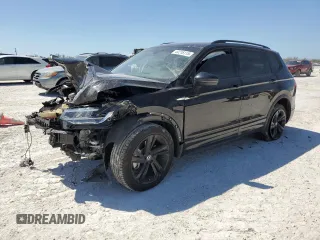 2024 Volkswagen Tiguan SE R-Line Black z VIN 3VVCB7AXXRM090412, wystawiony jako Copart lot #49216115 z przebiegiem Nie podano mil oraz Szkoda całkowita • Salvage title. Historia ofert i sprzedaży dostępna na DreamBid. Obrazek 1.