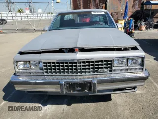1987 GMC Caballero z VIN 3GTCW80HXHS801811, wystawiony jako Copart lot #46690684 z przebiegiem 63 004 mil mil oraz Nie do naprawy. Historia ofert i sprzedaży dostępna na DreamBid. Obrazek 5.