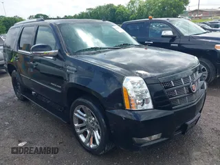 2013 Cadillac Escalade Premium z VIN 1GYS3CEF1DR346987, wystawiony jako IAAI lot #42312672 z przebiegiem 212 198 mil mil oraz . Historia ofert i sprzedaży dostępna na DreamBid. Obrazek 1.