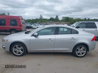 2015 Volvo S60 T5 Premier z VIN YV1612TB0F2316022, wystawiony jako IAAI lot #42331989 z przebiegiem 107 167 mil mil oraz . Historia ofert i sprzedaży dostępna na DreamBid. Obrazek 14.