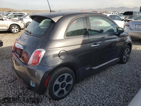 2017 FIAT 500e z VIN 3C3CFFGE6HT699377, wystawiony jako Copart lot #83835404 z przebiegiem 55 273 mil mil oraz Szkoda całkowita • Salvage title. Historia ofert i sprzedaży dostępna na DreamBid. Obrazek 3.