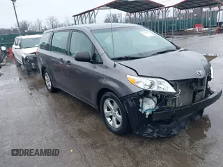 2011 Toyota Sienna with VIN 5TDZK3DC3BS058482, listed as a IAAI auction lot 41578967 with 119,550 mi miles. Bid and sale history available at carsss.com. Image 1.