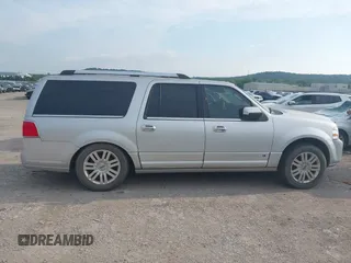 2013 Lincoln Navigator z VIN 5LMJJ3H59DEL09289, wystawiony jako IAAI lot #42380340 z przebiegiem 238 384 mil mil oraz . Historia ofert i sprzedaży dostępna na DreamBid. Obrazek 13.