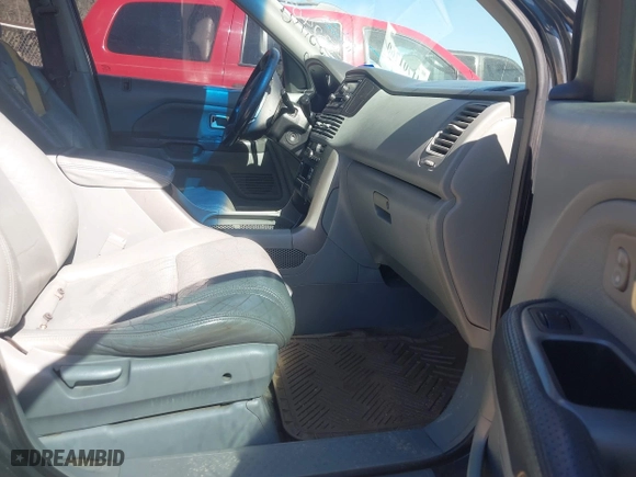 2004 Honda Pilot EX with VIN 2HKYF18574H532409, listed as a IAAI auction lot 41701760 with 302,949 mi miles. Bid and sale history available at carsss.com. Image 5.