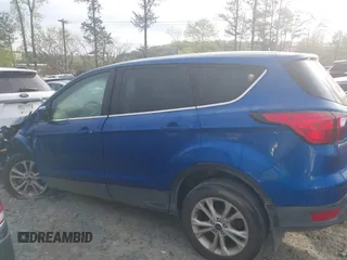 2019 Ford Escape SE z VIN 1FMCU9GD5KUA06575, wystawiony jako IAAI lot #41942726 z przebiegiem 85 290 mil mil oraz . Historia ofert i sprzedaży dostępna na DreamBid. Obrazek 14.
