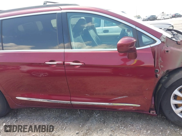 2017 Chrysler Pacifica Touring L with VIN 2C4RC1BG0HR591124, listed as a IAAI auction lot 42138595 with 113,071 mi miles and . Bid and sale history available at DreamBid. Image 14.