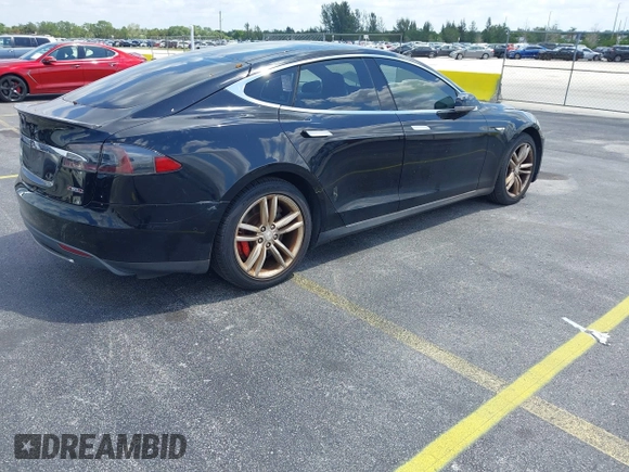 2015 Tesla Model S 85D with VIN 5YJSA1H21FFP79565, listed as a IAAI auction lot 42076401 with 162,139 mi miles. Bid and sale history available at carsss.com. Image 4.