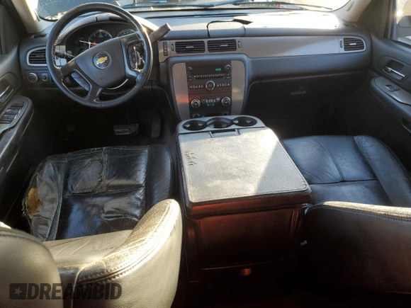 2008 Chevrolet Suburban LTZ with VIN 3GNFC16JX8G185311, listed as a Copart auction lot 87846365 with 389,765 mi miles and Salvage title. Bid and sale history available at DreamBid. Image 8.