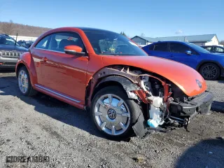 2019 Volkswagen Beetle SE with VIN 3VWJD7ATXKM712099, listed as a Copart auction lot 84031314 with 11,058 mi miles and Salvage Title. Bid and sale history available at carsss.com. Image 4.