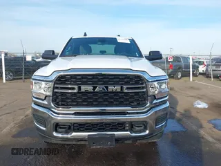 2022 Ram 2500 Lone Star z VIN 3C6UR5DL4NG235715, wystawiony jako IAAI lot #41753908 z przebiegiem 24 578 mil mil oraz . Historia ofert i sprzedaży dostępna na DreamBid. Obrazek 12.