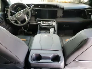 2024 GMC Sierra 3500HD AT4 z VIN 1GT49VEY7RF200824, wystawiony jako Copart lot #49263474 z przebiegiem Nie podano mil oraz Szkody całkowita. Historia ofert i sprzedaży dostępna na DreamBid. Obrazek 8.