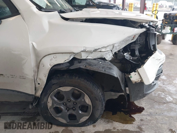 2015 Jeep Renegade Latitude with VIN ZACCJBBH7FPB51994, listed as a IAAI auction lot 41658051 with 95,580 mi miles. Bid and sale history available at carsss.com. Image 6.