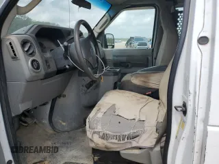2013 Ford Econoline Cargo Commercial z VIN 1FTNE2EW9DDA45520, wystawiony jako Copart lot #54123555 z przebiegiem 236 945 mil mil oraz Szkody całkowita. Historia ofert i sprzedaży dostępna na DreamBid. Obrazek 7.