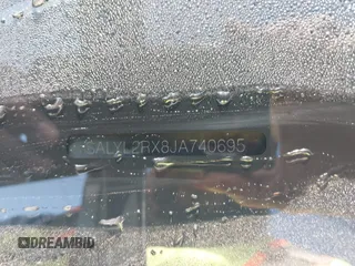 2018 Land Rover Range Rover Velar R-Dynamic SE z VIN SALYL2RX8JA740695, wystawiony jako IAAI lot #42012510 z przebiegiem 93 138 mil mil oraz . Historia ofert i sprzedaży dostępna na DreamBid. Obrazek 9.