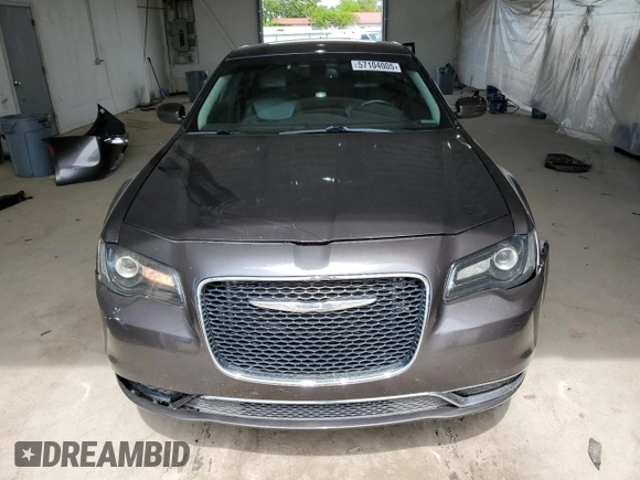 2015 Chrysler 300 Limited z VIN 2C3CCAAGXFH853441, wystawiony jako Copart lot #57104005 z przebiegiem 209 980 mil mil oraz Szkoda całkowita • Salvage title. Historia ofert i sprzedaży dostępna na DreamBid. Obrazek 5.