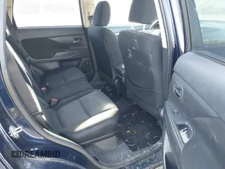 2018 Mitsubishi Outlander ES z VIN JA4AZ3A35JZ058407, wystawiony jako IAAI lot #41428922 z przebiegiem 141 701 mil mil oraz . Historia ofert i sprzedaży dostępna na DreamBid. Obrazek 8.