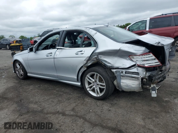 2013 Mercedes-Benz C 300 Sport z VIN WDDGF8AB9DR283386, wystawiony jako Copart lot #58867615 z przebiegiem 117 572 mil mil oraz Szkoda całkowita • Salvage title. Historia ofert i sprzedaży dostępna na DreamBid. Obrazek 2.