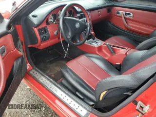 2003 Mercedes-Benz SLK 230 Kompressor z VIN WDBKK49F93F277828, wystawiony jako Copart lot #58344925 z przebiegiem Nie podano mil oraz Czysty tytuł • Clean title. Historia ofert i sprzedaży dostępna na DreamBid. Obrazek 8.