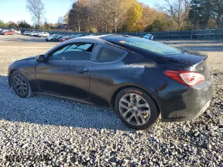 2013 Hyundai Genesis Coupe 2.0T Premium with VIN KMHHT6KD2DU104710, listed as a Copart auction lot 81840764 with 137,101 mi miles and Clean Title. Bid and sale history available at carsss.com. Image 2.
