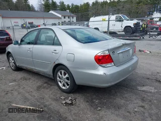 2006 Toyota Camry LE z VIN 4T1BF30K96U119883, wystawiony jako IAAI lot #41858665 z przebiegiem 228 340 mil mil oraz . Historia ofert i sprzedaży dostępna na DreamBid. Obrazek 3.