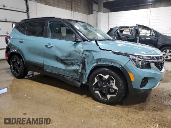 2025 Kia Seltos S with VIN KNDEUCAA8S7719333, listed as a Copart auction lot 49262475 with 964 mi miles and Salvage Title. Bid and sale history available at carsss.com. Image 4.