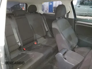 2018 Volkswagen Golf с VIN 3VWE17AU1JM265633, выставлен на аукционе Copart как лот 48314285 с пробегом 79 118 миль миль и Списание • Salvage title. История ставок и продаж доступна на DreamBid. Изображение 10.