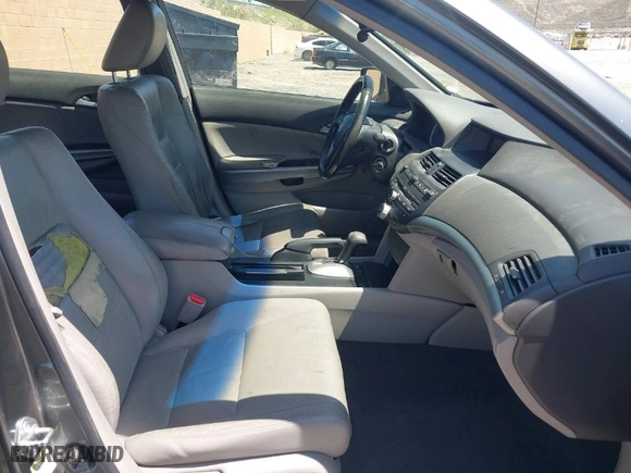 2008 Honda Accord Sdn EX-L with VIN JHMCP26878C037685, listed as a IAAI auction lot 42008966 with 186,865 mi miles. Bid and sale history available at carsss.com. Image 5.