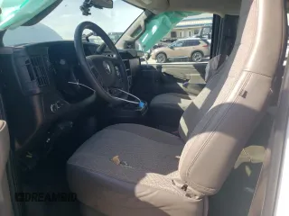 2017 Chevrolet Express Passenger LT z VIN 1GAZGPFG0H1339243, wystawiony jako Copart lot #51465385 z przebiegiem 116 263 mil mil oraz Szkoda całkowita • Salvage title. Historia ofert i sprzedaży dostępna na DreamBid. Obrazek 7.