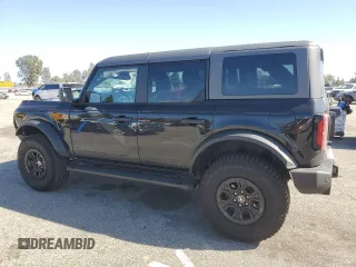 2024 Ford Bronco Wildtrak z VIN 1FMEE2BP1RLA54539, wystawiony jako Copart lot #46310905 z przebiegiem 12 545 mil mil oraz Szkody całkowita. Historia ofert i sprzedaży dostępna na DreamBid. Obrazek 2.