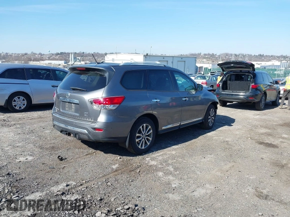 2015 Nissan Pathfinder S with VIN 5N1AR2MM6FC685997, listed as a IAAI auction lot 41772969 with 136,551 mi miles and . Bid and sale history available at DreamBid. Image 4.