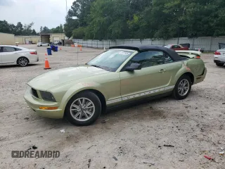 2005 Ford Mustang Deluxe with VIN 1ZVFT84N455204376, listed as a Copart auction lot 61377635 with 28,120 mi miles and Salvage title. Bid and sale history available at DreamBid. Image 1.