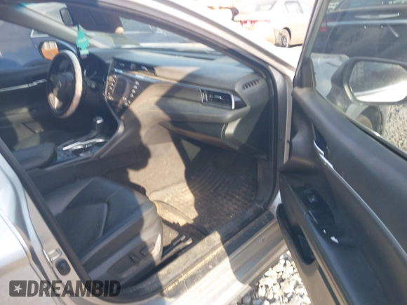 2019 Toyota Camry XSE with VIN 4T1B61HK5KU818351, listed as a IAAI auction lot 41909915 with 179,463 mi miles. Bid and sale history available at carsss.com. Image 5.