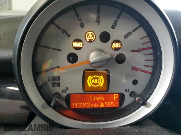 2009 MINI Hardtop S with VIN WMWMF73509TW83066, listed as a Copart auction lot 58603205 with 113,242 mi miles and Salvage title. Bid and sale history available at DreamBid. Image 9.