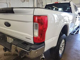 2018 Ford F-350 Platinum z VIN 1FT7W3B60JEB74719, wystawiony jako IAAI lot #42511159 z przebiegiem 121 703 mil mil oraz . Historia ofert i sprzedaży dostępna na DreamBid. Obrazek 19.