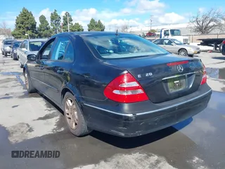 2003 Mercedes-Benz E 320 z VIN WDBUF65J13A160065, wystawiony jako IAAI lot #41720444 z przebiegiem 277 910 mil mil oraz . Historia ofert i sprzedaży dostępna na DreamBid. Obrazek 3.
